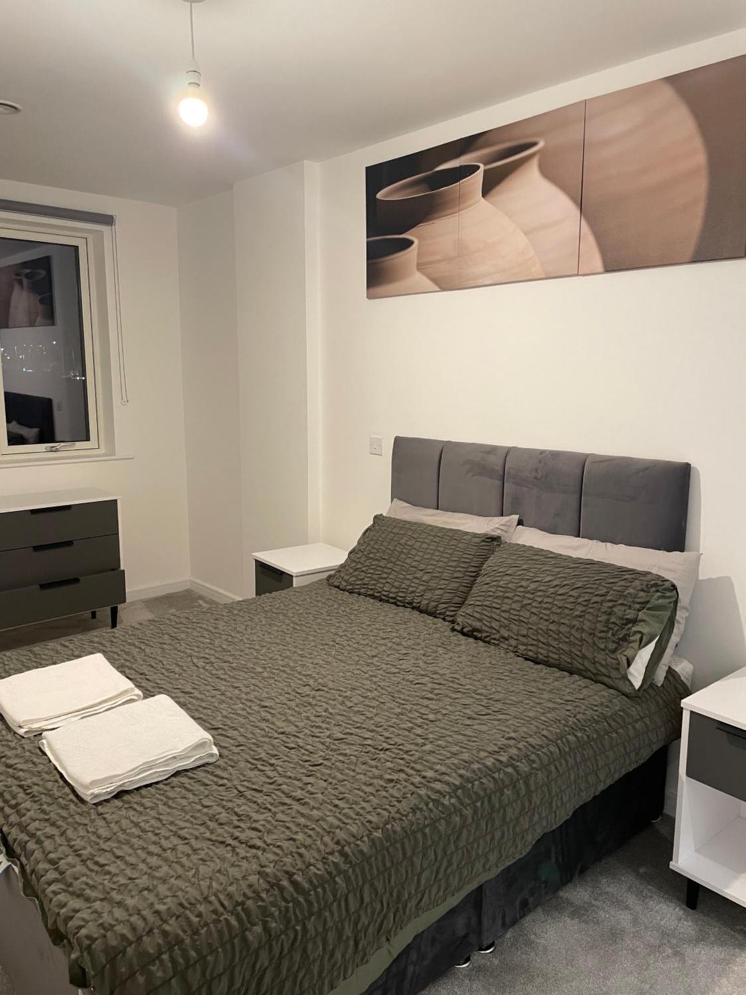 Luxurious 2 Bedroom Apartment Barking  Dış mekan fotoğraf